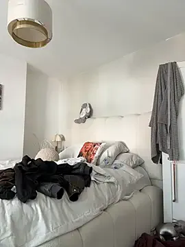 EmiBrow – webcam model profile photo Image 7