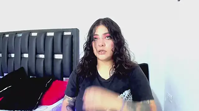 Sasha-Orlova – webcam model profile photo Image 2