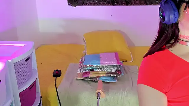 mc-Olivia – webcam model profile photo Image 16