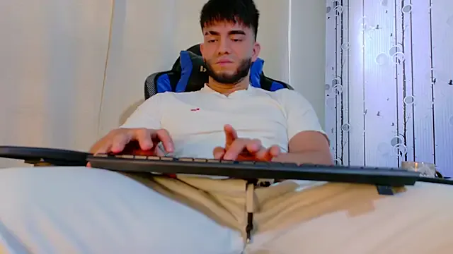 OneInAMillionXXX – webcam model profile photo Image 16