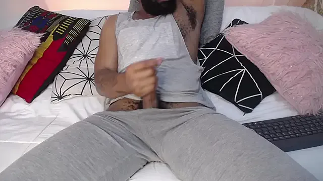 Dolce – webcam model profile photo Image 3