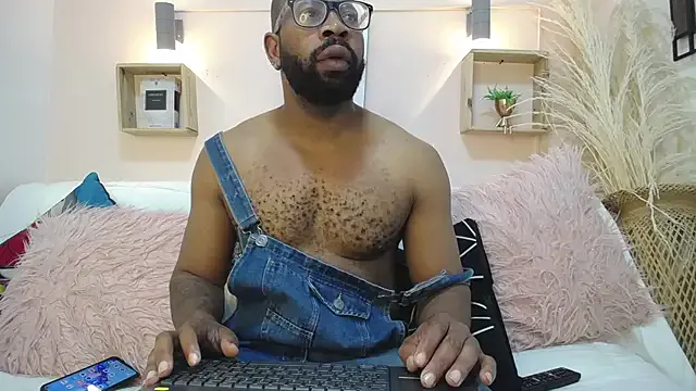 Dolce – webcam model profile photo Image 6