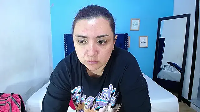 p6w_official – webcam model profile photo Image 8