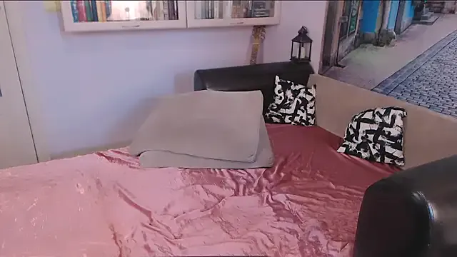 MollyBoston – webcam model profile photo Image 14