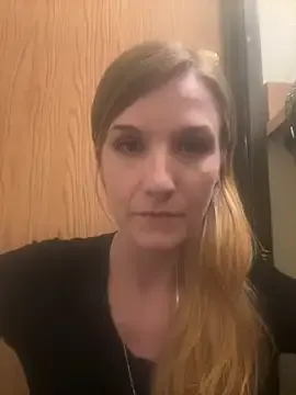 MiraKova – webcam model profile photo Image 11