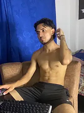 Carine – webcam model profile photo Image 17