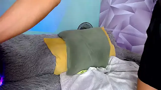 Dolce – webcam model profile photo Image 7