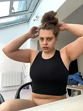 IvyStuart – webcam model profile photo Image 12