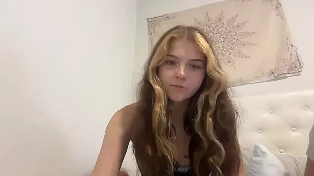 LaraCharm – webcam model profile photo Image 18