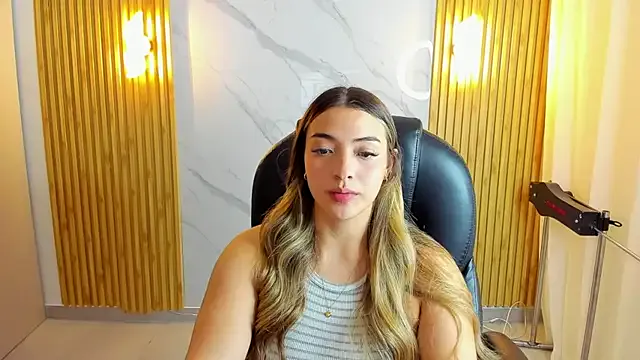 MadelineLane – webcam model profile photo Image 15