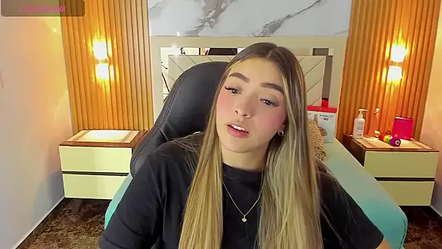 MadelineLane – webcam model profile photo Image 9