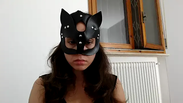 MiraKova – webcam model profile photo Image 3