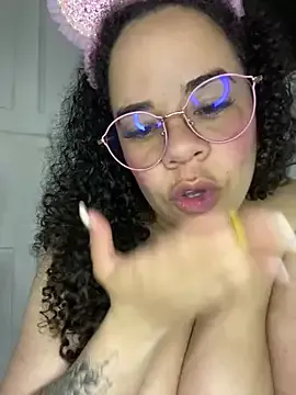 PeachPie – webcam model profile photo Image 7