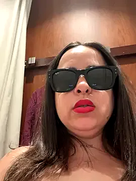 IORio2 – webcam model profile photo Image 15