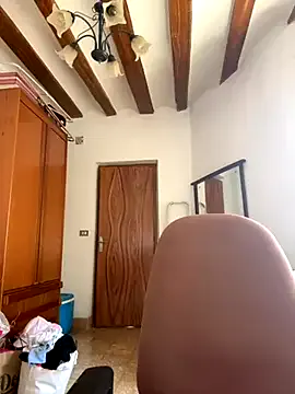 IORio2 – webcam model profile photo Image 3