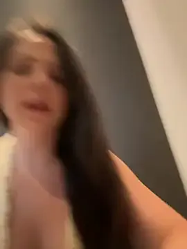 LaraCharm – webcam model profile photo Image 14