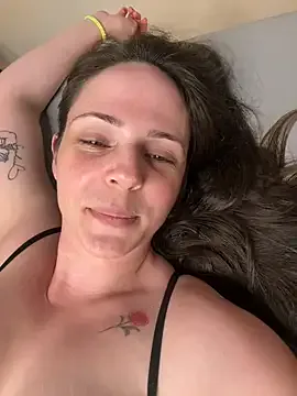 LaraCharm – webcam model profile photo Image 7