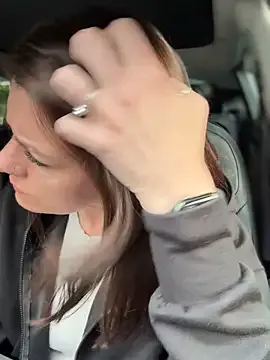 MiraKova – webcam model profile photo Image 14