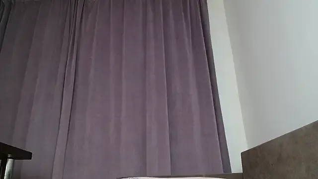 EmiBrow – webcam model profile photo Image 9