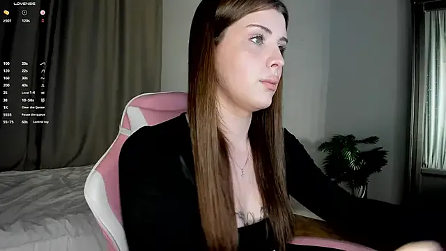 Dolce – webcam model profile photo Image 3