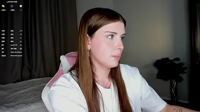 Dolce – webcam model profile photo Image 7