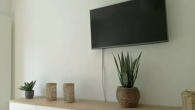 Dolce – webcam model profile photo Image 8