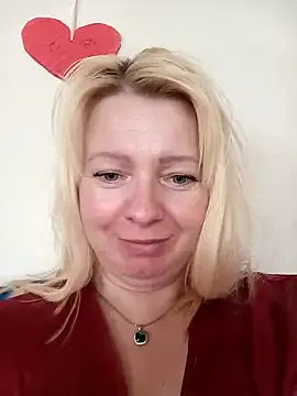 LizBentley – webcam model profile photo Image 11