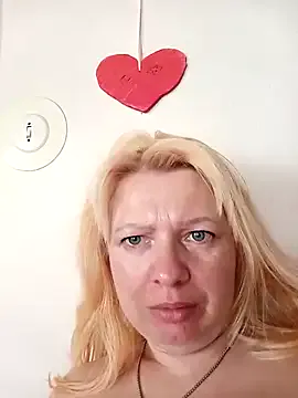 LizBentley – webcam model profile photo Image 7