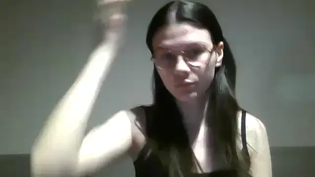 Evie – webcam model profile photo Image 3