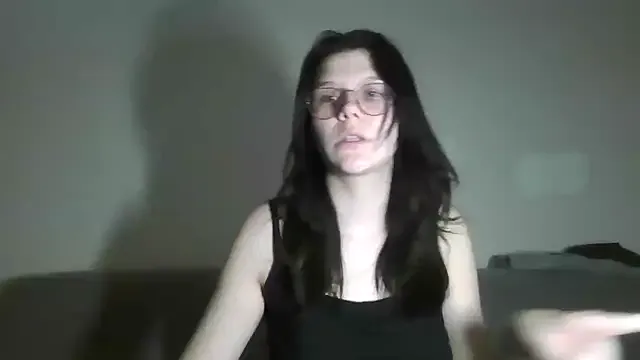 Evie – webcam model profile photo Image 4