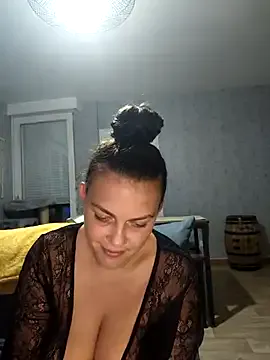 AnnieArias – webcam model profile photo Image 12