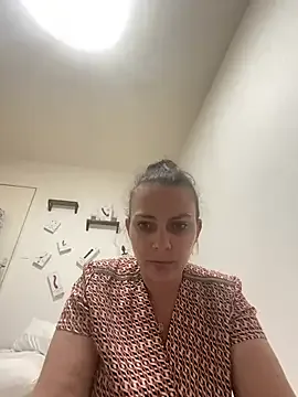 AnnieArias – webcam model profile photo Image 2