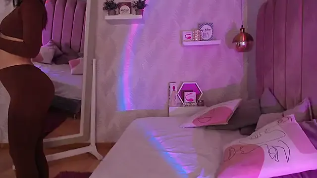 LunaTempt – webcam model profile photo Image 10