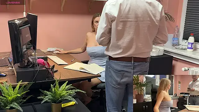 Carine – webcam model profile photo Image 18