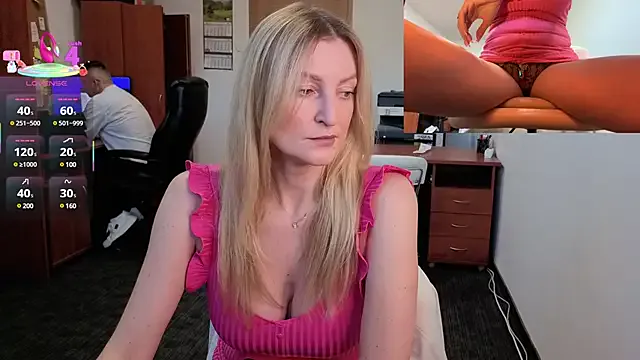 Carine – webcam model profile photo Image 6