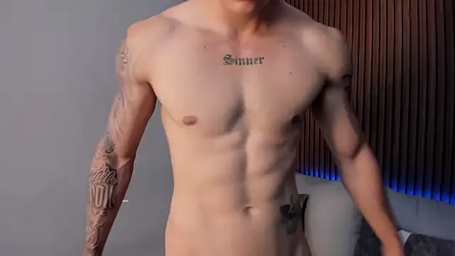 Dolce – webcam model profile photo Image 10