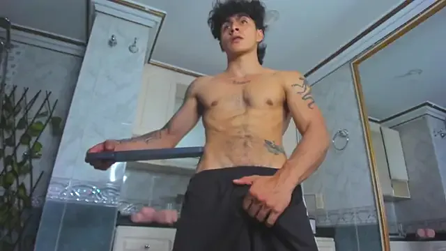 Dolce – webcam model profile photo Image 4