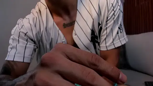 Dolce – webcam model profile photo Image 9