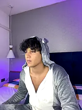 LT-333 – webcam model profile photo Image 11