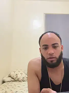 Carine – webcam model profile photo Image 2