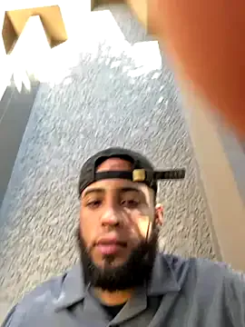 Carine – webcam model profile photo Image 5