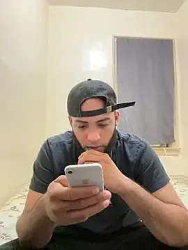 Carine – webcam model profile photo Image 6