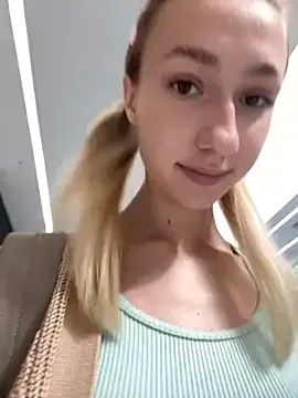 Zoluszka – webcam model profile photo Image 14