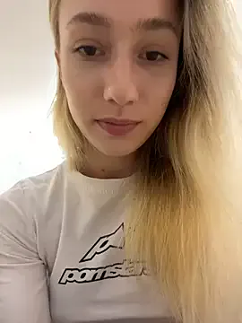 Zoluszka – webcam model profile photo Image 3