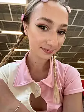 Zoluszka – webcam model profile photo Image 7