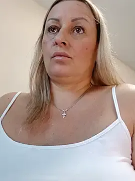 AngelinaKors – webcam model profile photo Image 4