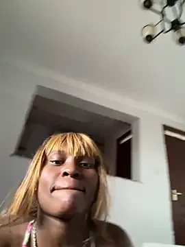 LittleChaosQueen – webcam model profile photo Image 13