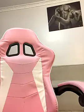 LittleChaosQueen – webcam model profile photo Image 18