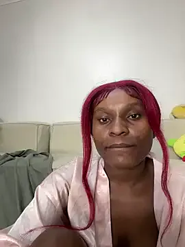 LittleChaosQueen – webcam model profile photo Image 9