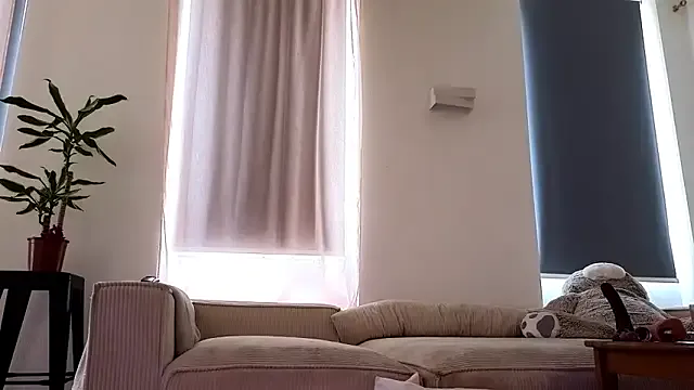 Bella – webcam model profile photo Image 4